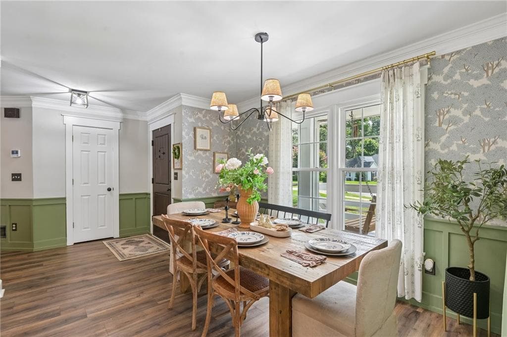 4 bedroom, 4 bathroom, 2,861 sq ft single family residence under contract at 2382 Battle Forest Drive, Marietta, GA 30064 — photo 4