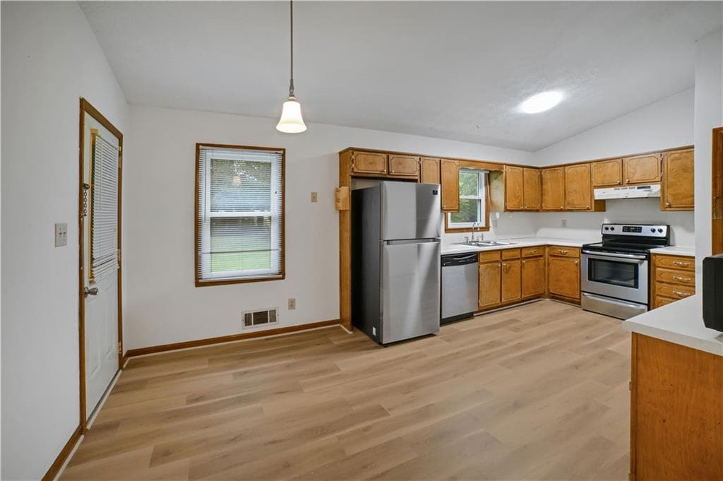 3 bedroom, 3 bathroom, 1,736 sq ft single family residence for sale at 2051 Sunsweet Court, Lawrenceville, GA 30043 — photo 8
