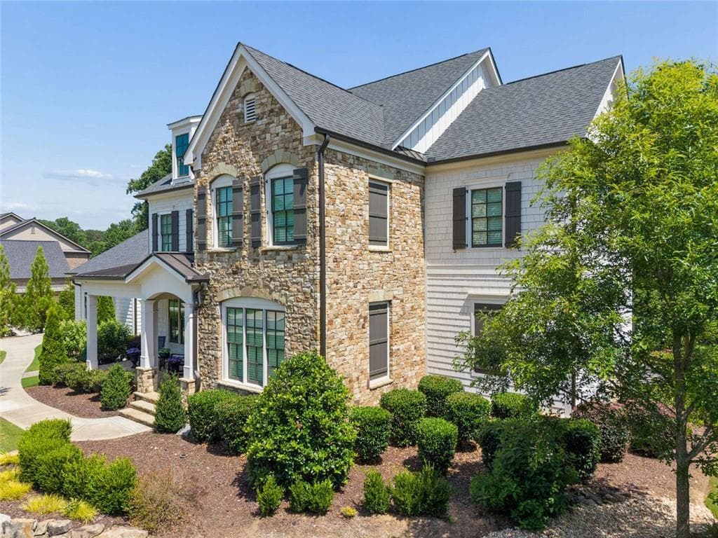 6 bedroom, 5 bathroom, 6,319 sq ft single family residence for sale at 1060 Kent Court, Milton, GA 30004 — photo 2