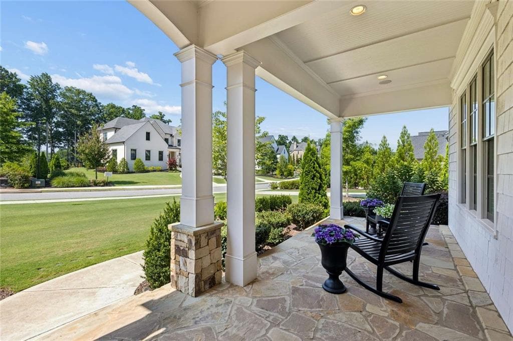 6 bedroom, 5 bathroom, 6,319 sq ft single family residence for sale at 1060 Kent Court, Milton, GA 30004 — photo 3