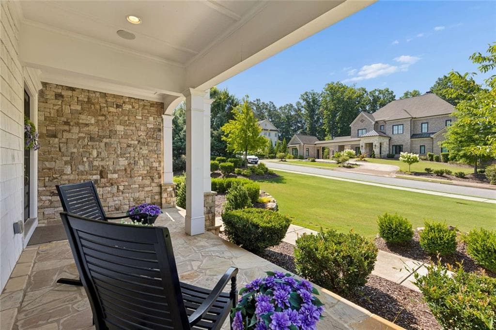 6 bedroom, 5 bathroom, 6,319 sq ft single family residence for sale at 1060 Kent Court, Milton, GA 30004 — photo 4