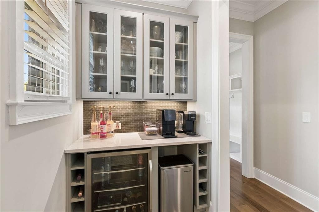 6 bedroom, 5 bathroom, 6,319 sq ft single family residence for sale at 1060 Kent Court, Milton, GA 30004 — photo 9