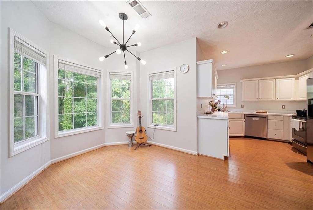 3 bedroom, 3 bathroom, 2,574 sq ft single family residence under contract at 237 Colony Center Drive, Woodstock, GA 30188 — photo 9