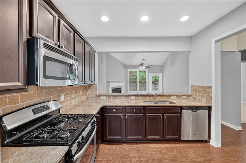 4 bedroom, 3 bathroom, 2,110 sq ft single family residence for sale at 369 Privet Circle, Suwanee, GA 30024 — photo 8