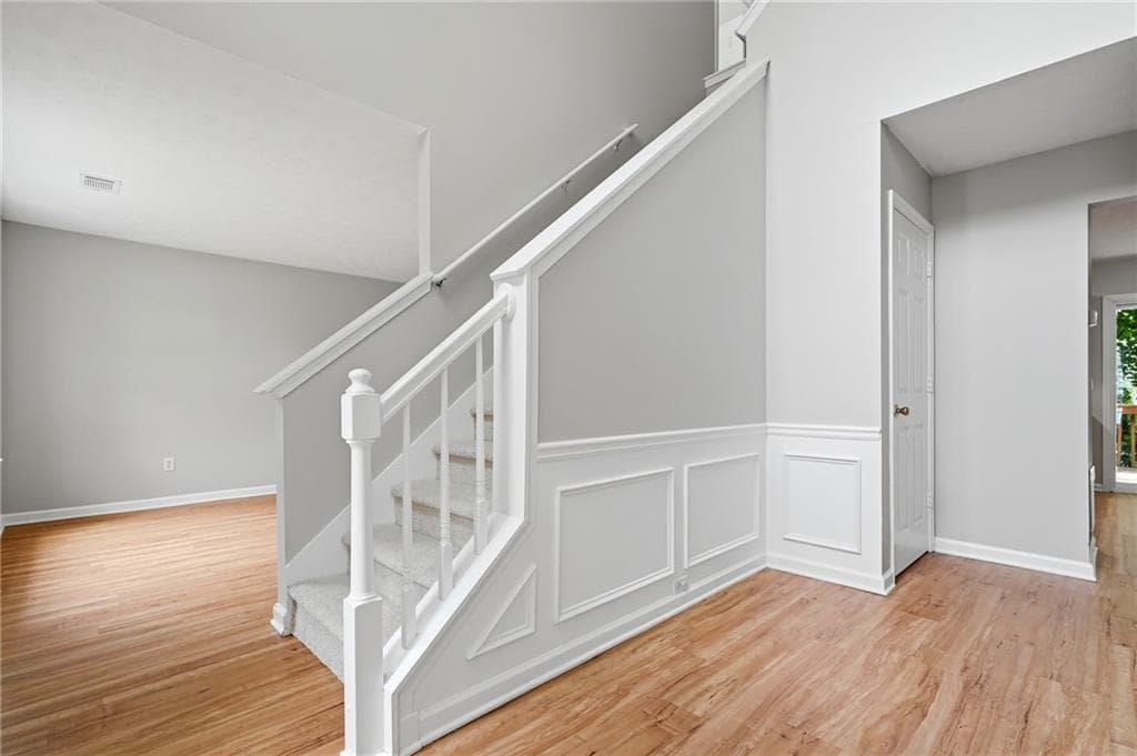 4 bedroom, 3 bathroom, 2,254 sq ft single family residence for sale at 1255 Winthrope Chase Drive, Alpharetta, GA 30009 — photo 4