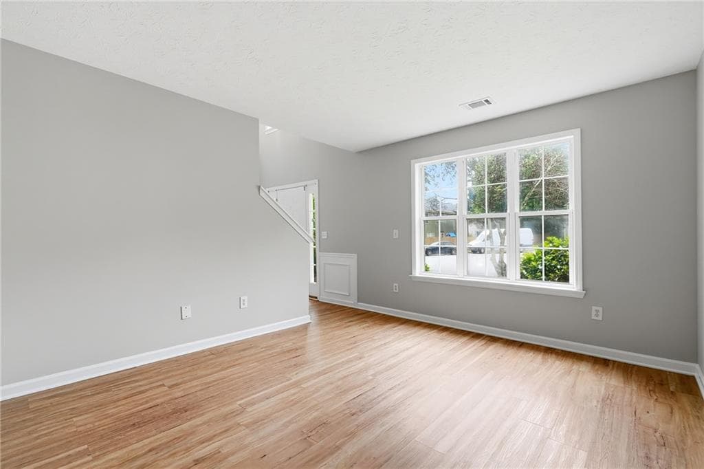 4 bedroom, 3 bathroom, 2,254 sq ft single family residence for sale at 1255 Winthrope Chase Drive, Alpharetta, GA 30009 — photo 5
