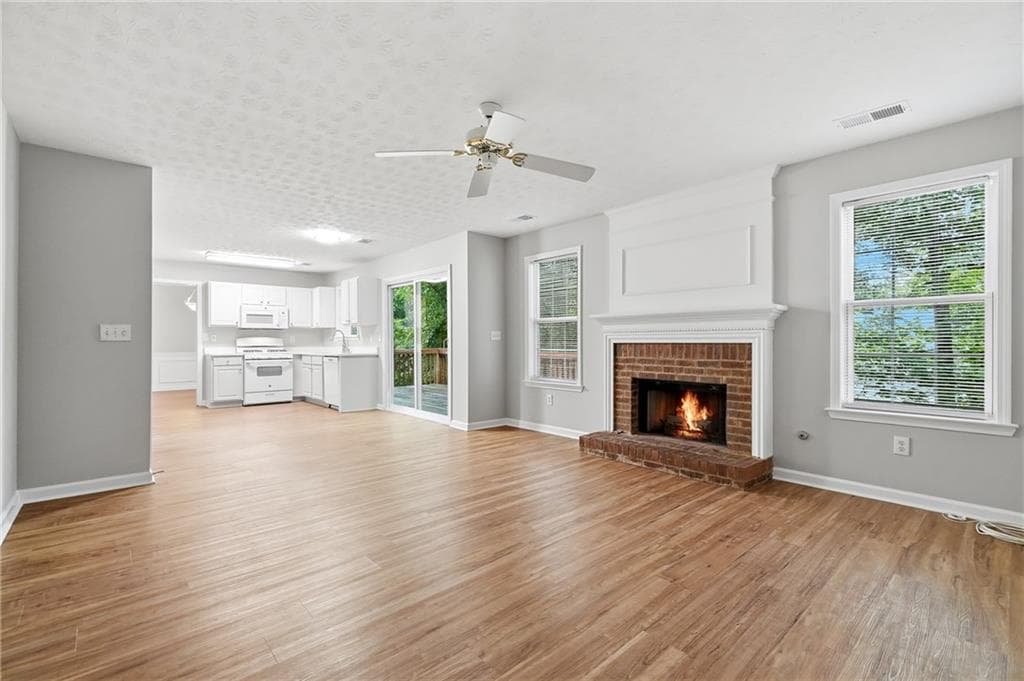4 bedroom, 3 bathroom, 2,254 sq ft single family residence for sale at 1255 Winthrope Chase Drive, Alpharetta, GA 30009 — photo 8