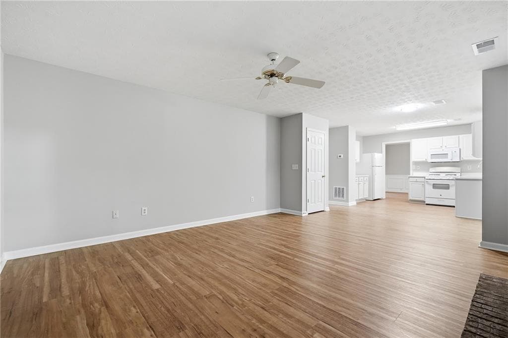 4 bedroom, 3 bathroom, 2,254 sq ft single family residence for sale at 1255 Winthrope Chase Drive, Alpharetta, GA 30009 — photo 9