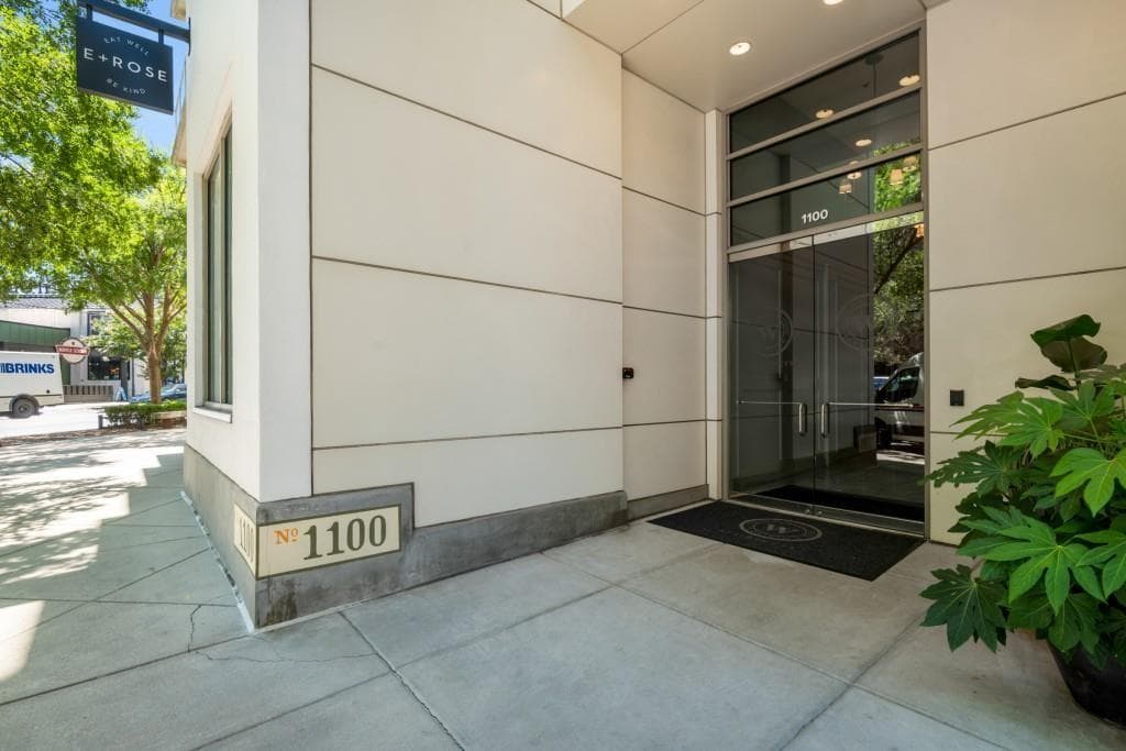 1 bedroom, 1 bathroom, 940 sq ft condominium for sale at 1100 Howell Mill Road 204, Atlanta, GA 30318 — photo 3