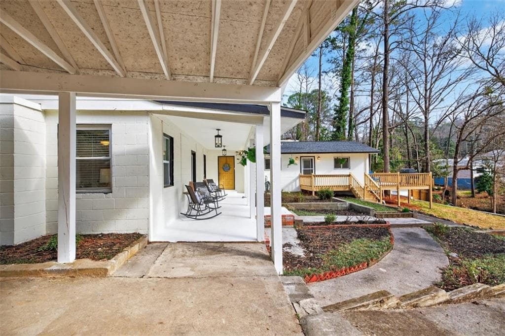 3 bedroom, 3 bathroom, 1,744 sq ft single family residence under contract at 2439 Lakeshore Drive, Conyers, GA 30012 — photo 4