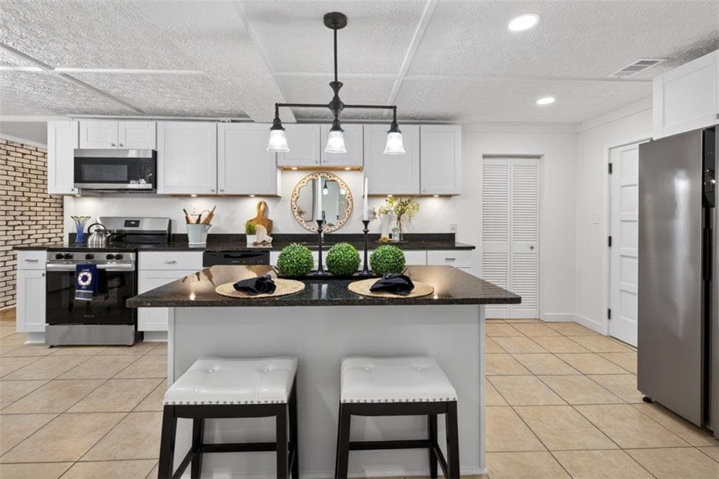 3 bedroom, 3 bathroom, 1,744 sq ft single family residence under contract at 2439 Lakeshore Drive, Conyers, GA 30012 — photo 10