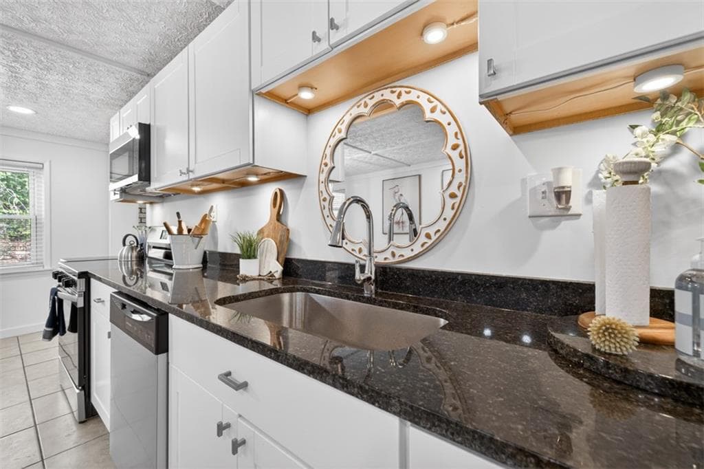 3 bedroom, 3 bathroom, 1,744 sq ft single family residence under contract at 2439 Lakeshore Drive, Conyers, GA 30012 — photo 8