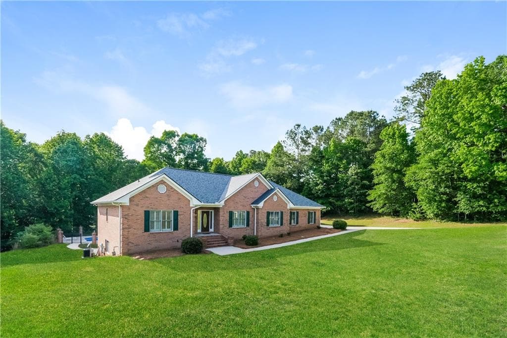 3 bedroom, 3 bathroom, 3,147 sq ft single family residence for sale at 604 Clearwater Court, Mcdonough, GA 30252 — photo 3
