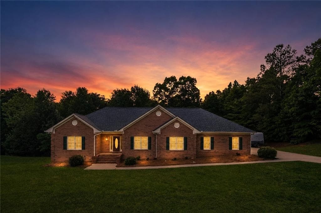 3 bedroom, 3 bathroom, 3,147 sq ft single family residence for sale at 604 Clearwater Court, Mcdonough, GA 30252 — photo 4