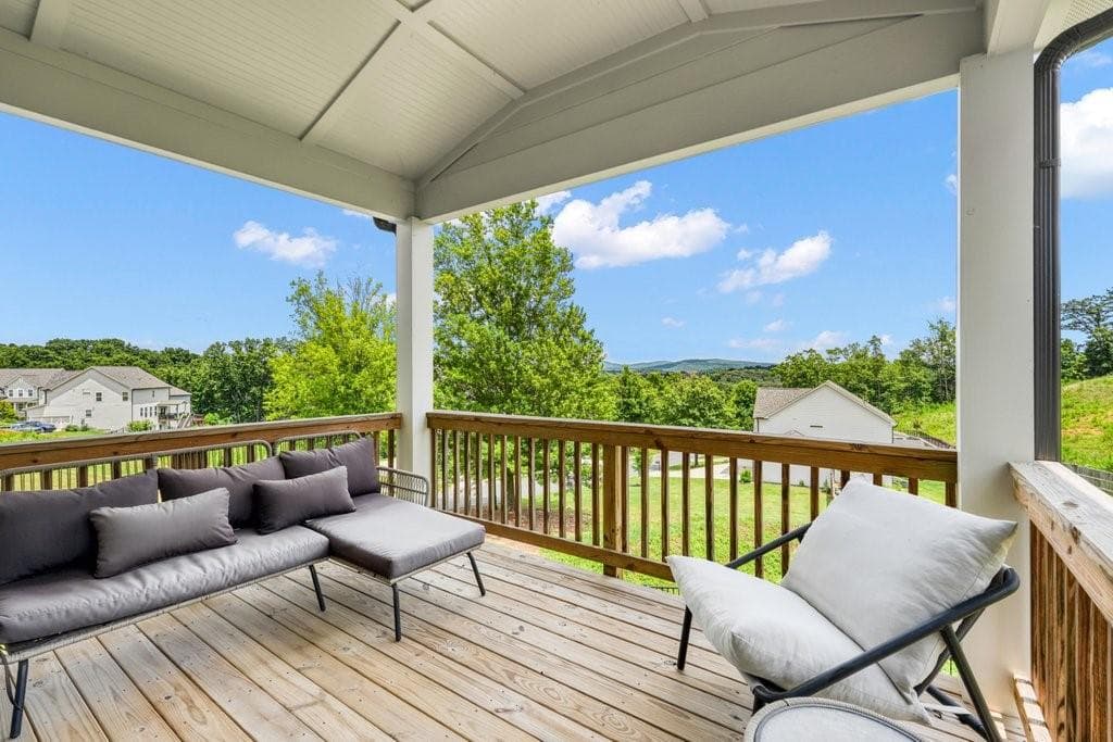 5 bedroom, 4 bathroom, 3,420 sq ft single family residence for sale at 11 Running Terrace Way, Cartersville, GA 30121 — photo 3
