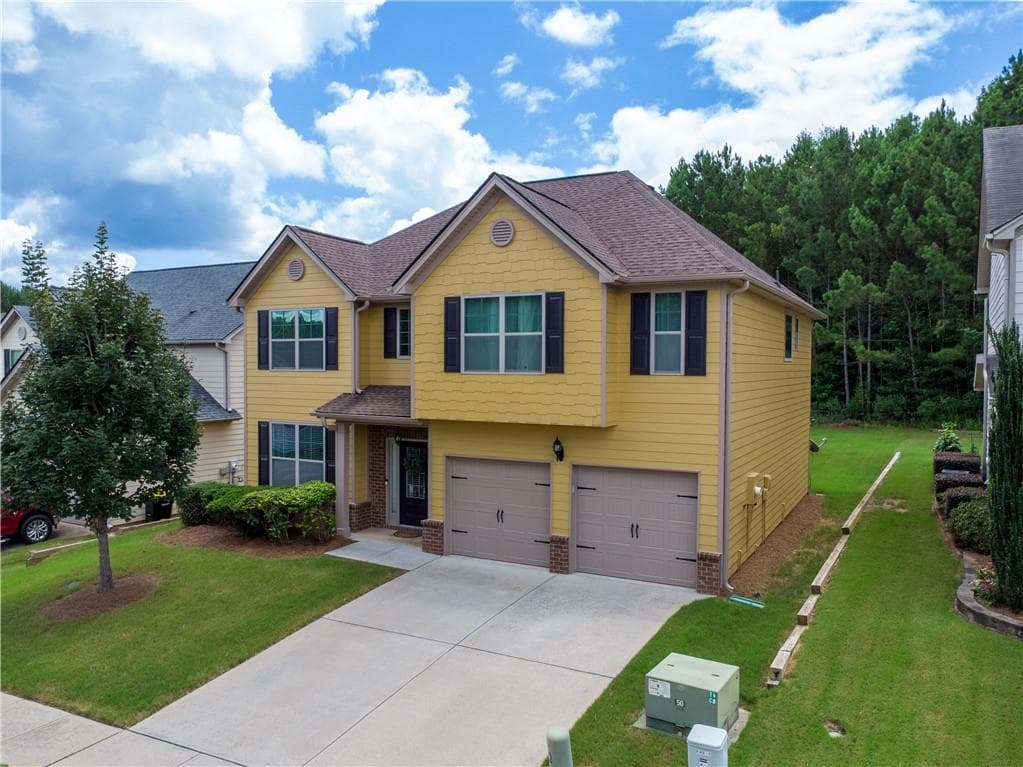 4 bedroom, 4 bathroom, 2,388 sq ft single family residence for sale at 47 Maple Hill Drive, Newnan, GA 30265 — photo 2