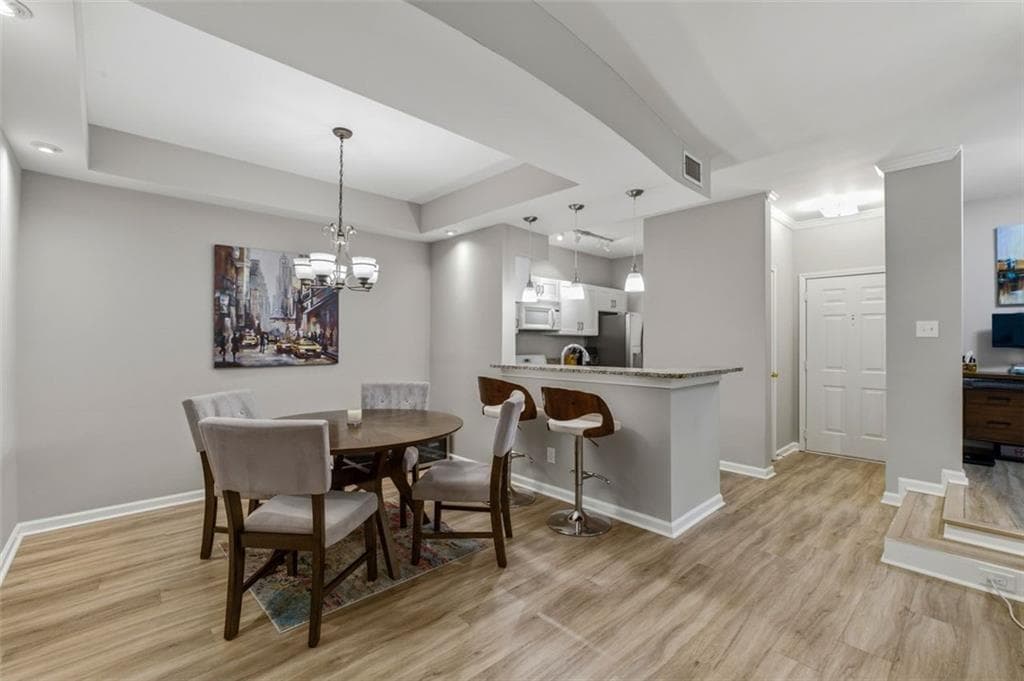 1 bedroom, 1 bathroom, 873 sq ft condominium for sale at 240 Renaissance Parkway 102, Atlanta, GA 30308 — photo 9