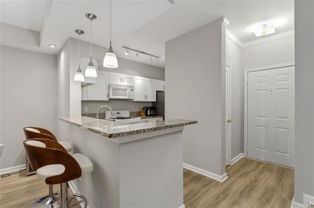 1 bedroom, 1 bathroom, 873 sq ft condominium for sale at 240 Renaissance Parkway 102, Atlanta, GA 30308 — photo 10