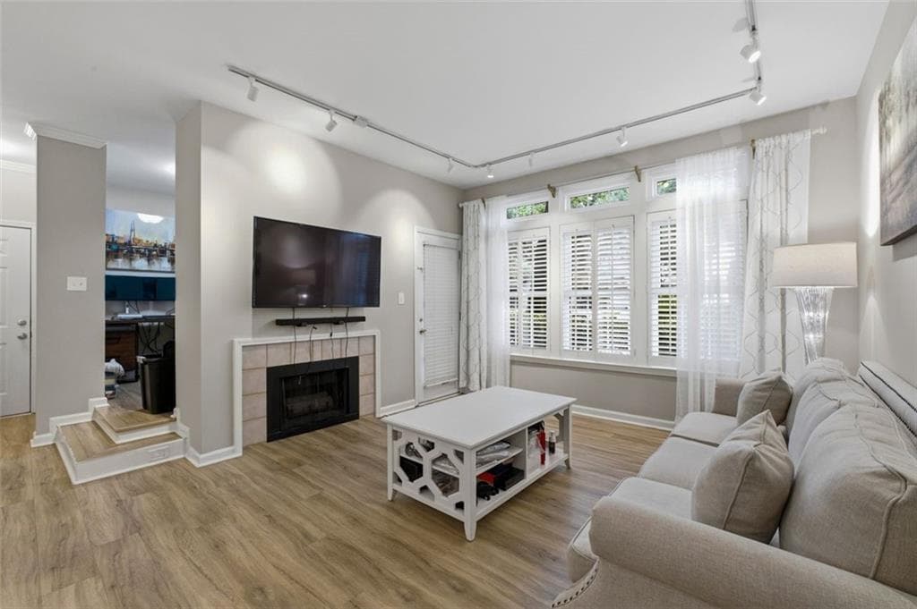 1 bedroom, 1 bathroom, 873 sq ft condominium for sale at 240 Renaissance Parkway 102, Atlanta, GA 30308 — photo 4