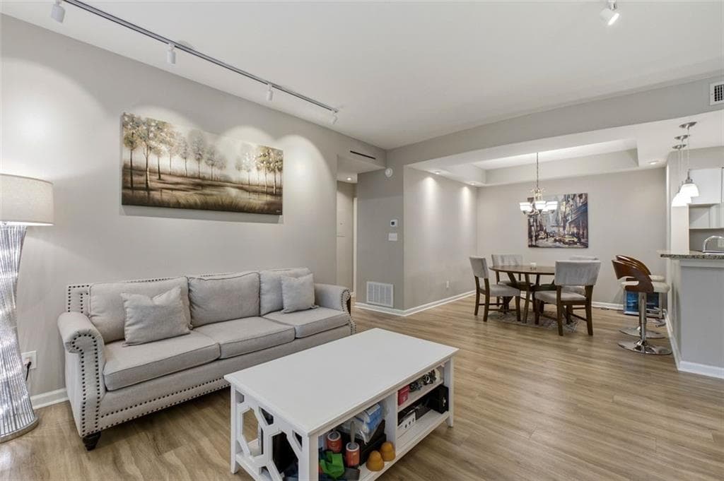 1 bedroom, 1 bathroom, 873 sq ft condominium for sale at 240 Renaissance Parkway 102, Atlanta, GA 30308 — photo 5