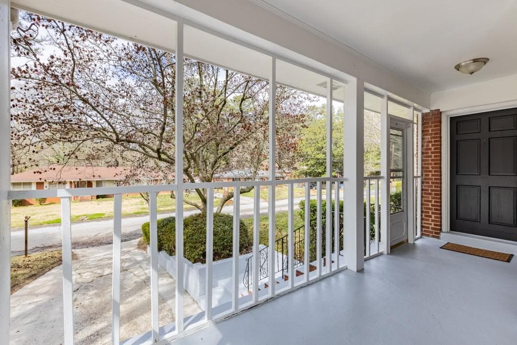 3 bedroom, 2 bathroom, 1,406 sq ft single family residence under contract at 282 Willis Mill Road, Atlanta, GA 30311 — photo 2