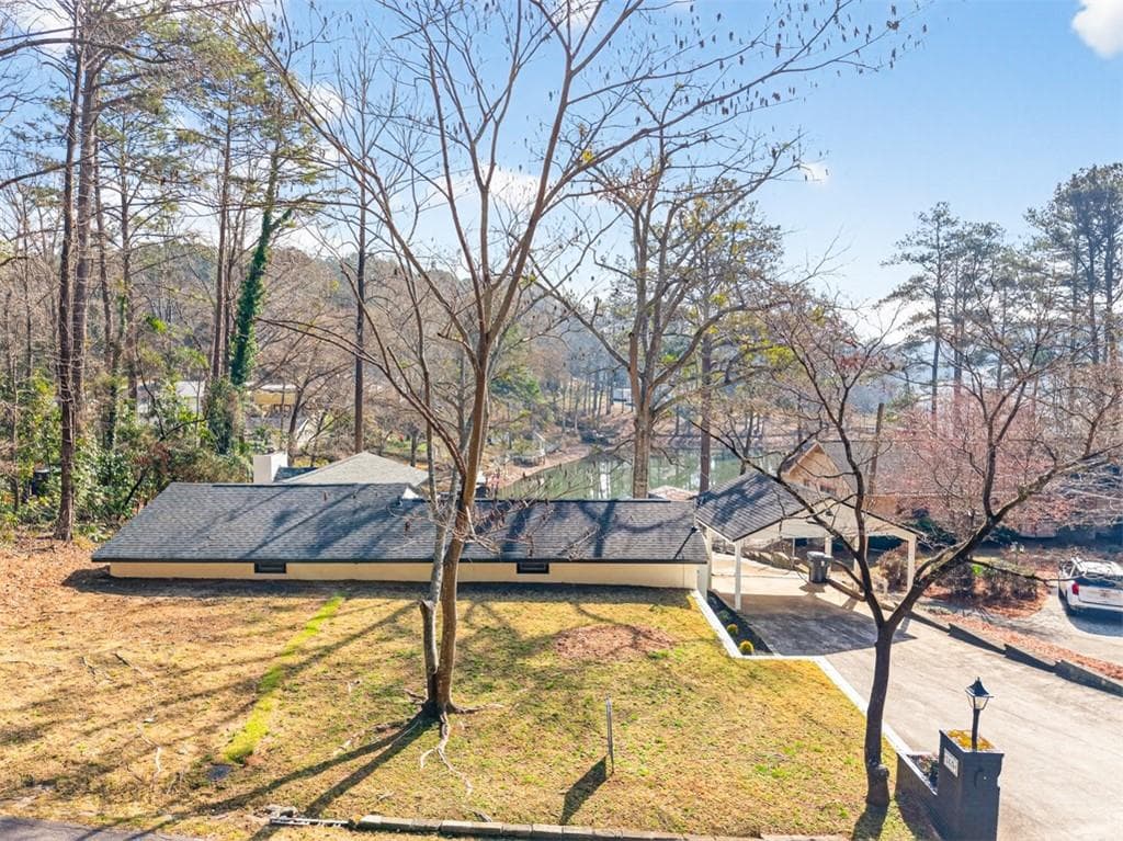 3 bedroom, 3 bathroom, 1,744 sq ft single family residence under contract at 2439 Lakeshore Drive, Conyers, GA 30012 — photo 3