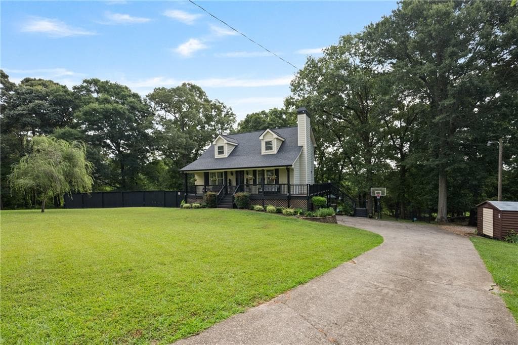 3 bedroom, 2 bathroom, 2,414 sq ft single family residence for sale at 218 Johnson Drive, Braselton, GA 30517 — photo 2