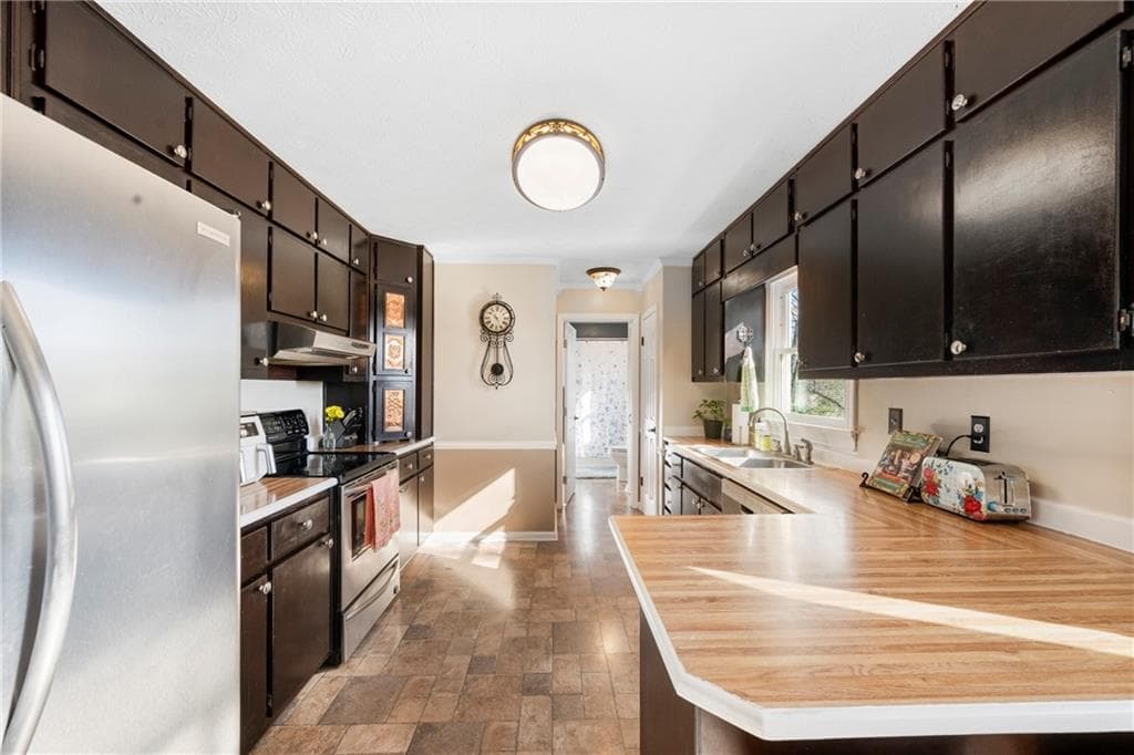 3 bedroom, 2 bathroom, 2,414 sq ft single family residence for sale at 218 Johnson Drive, Braselton, GA 30517 — photo 5