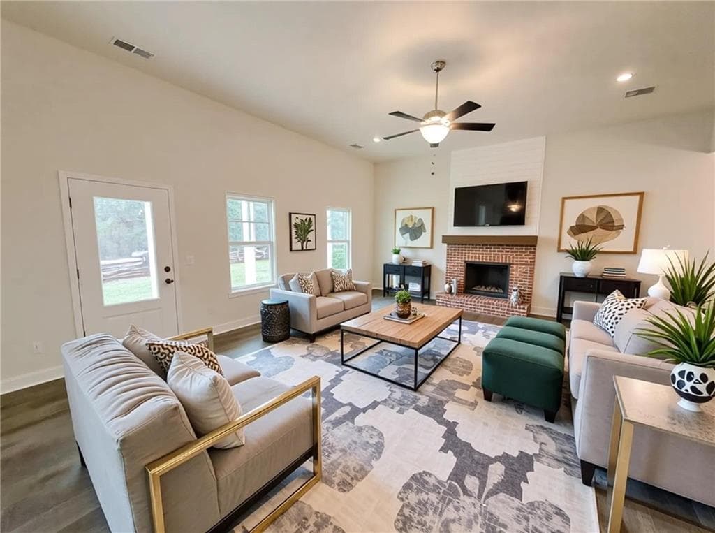3 bedroom, 2 bathroom, 1,680 sq ft single family residence under contract at 1841 Highway 138, Monroe, GA 30655 — photo 2