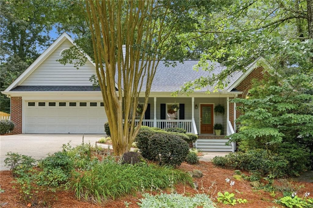 3 bedroom, 3 bathroom, 1,805 sq ft single family residence sold at 3925 Piper Glen Drive, Buford, GA 30519