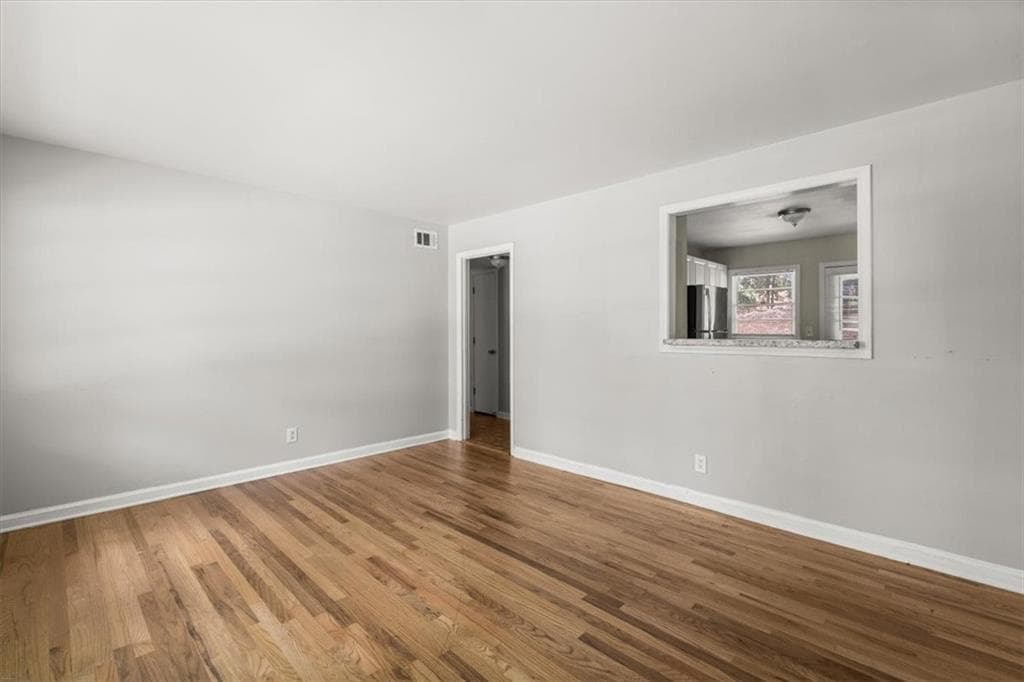 2 bedroom, 1 bathroom, 864 sq ft duplex for rent at 190 Opal Drive, Roswell, GA 30075 for $1,445 a month — photo 2