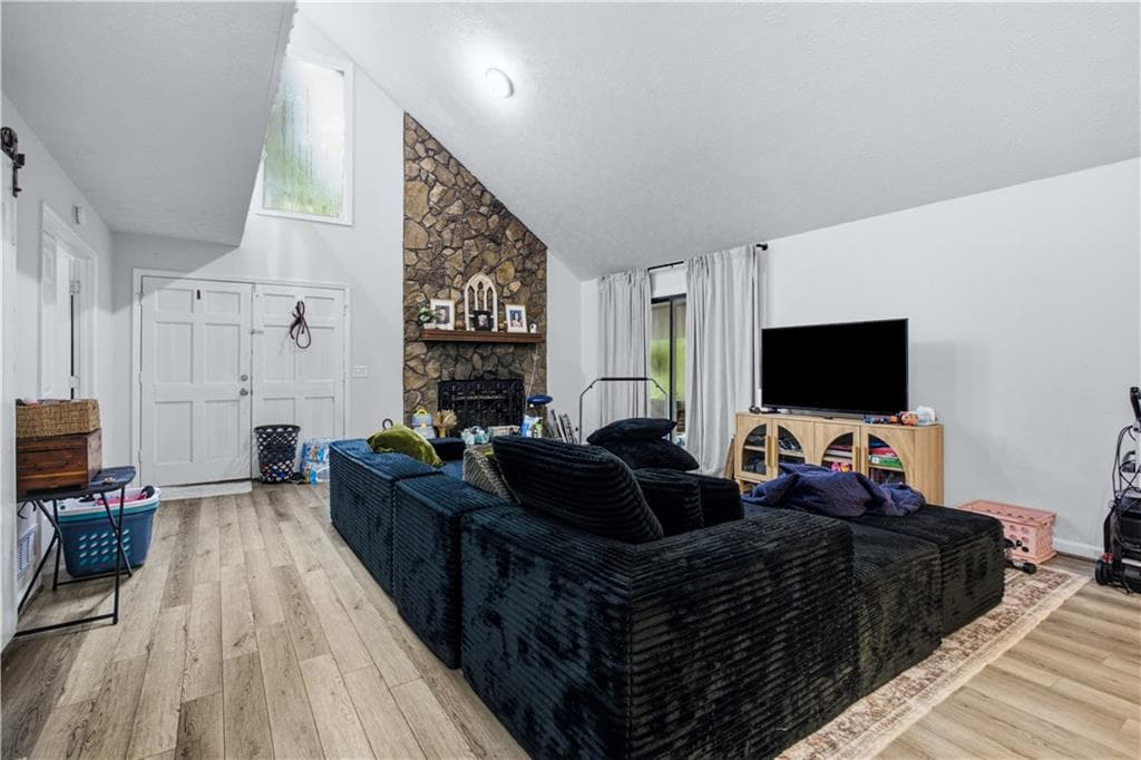 3 bedroom, 3 bathroom, 2,016 sq ft single family residence for sale at 4870 Wade Valley Way, Cumming, GA 30040 — photo 3