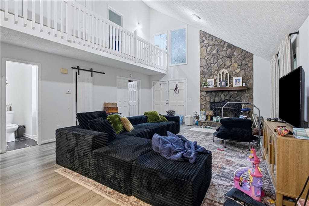 3 bedroom, 3 bathroom, 2,016 sq ft single family residence for sale at 4870 Wade Valley Way, Cumming, GA 30040 — photo 4