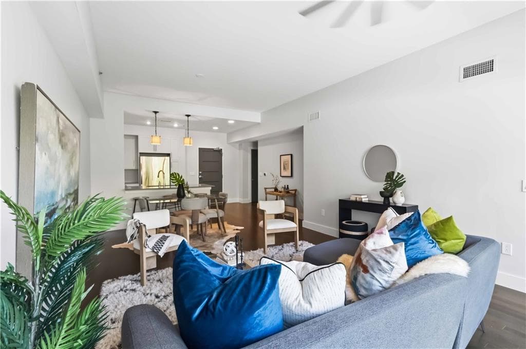 1 bedroom, 1 bathroom, 940 sq ft condominium for sale at 1100 Howell Mill Road 204, Atlanta, GA 30318 — photo 7