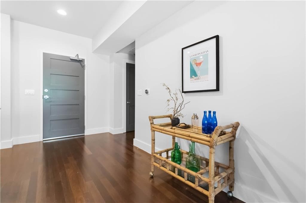 1 bedroom, 1 bathroom, 940 sq ft condominium for sale at 1100 Howell Mill Road 204, Atlanta, GA 30318 — photo 8