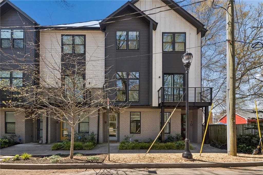 3 bedroom, 3 bathroom, 1,657 sq ft townhouse for rent at 1350 May Avenue 9, Atlanta, GA 30316 for $2,950 a month — photo 1 of 42