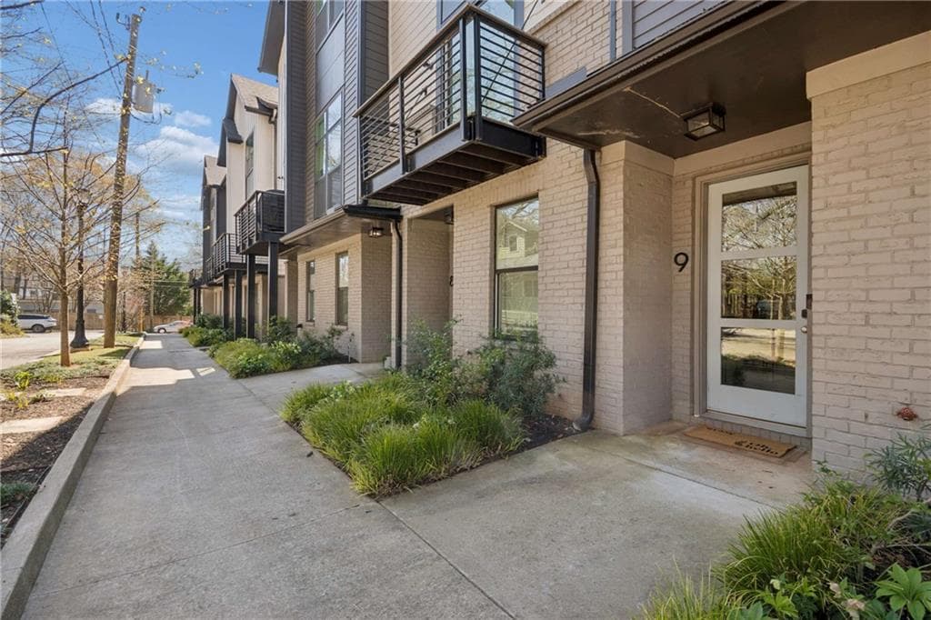 3 bedroom, 3 bathroom, 1,657 sq ft townhouse for rent at 1350 May Avenue 9, Atlanta, GA 30316 for $2,950 a month — photo 2
