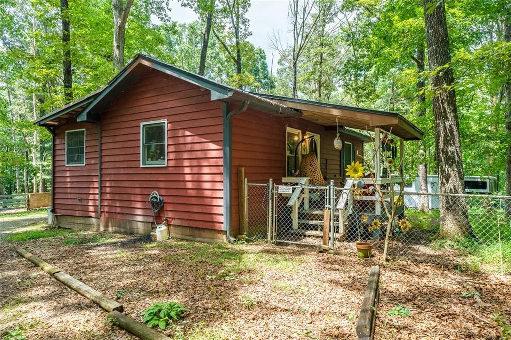1 bedroom, 1 bathroom, 512 sq ft single family residence for sale at 237 Rusty Lady Lane, Ellijay, GA 30536