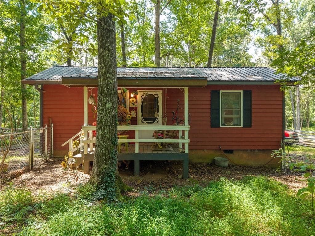1 bedroom, 1 bathroom, 512 sq ft single family residence for sale at 237 Rusty Lady Lane, Ellijay, GA 30536 — photo 2