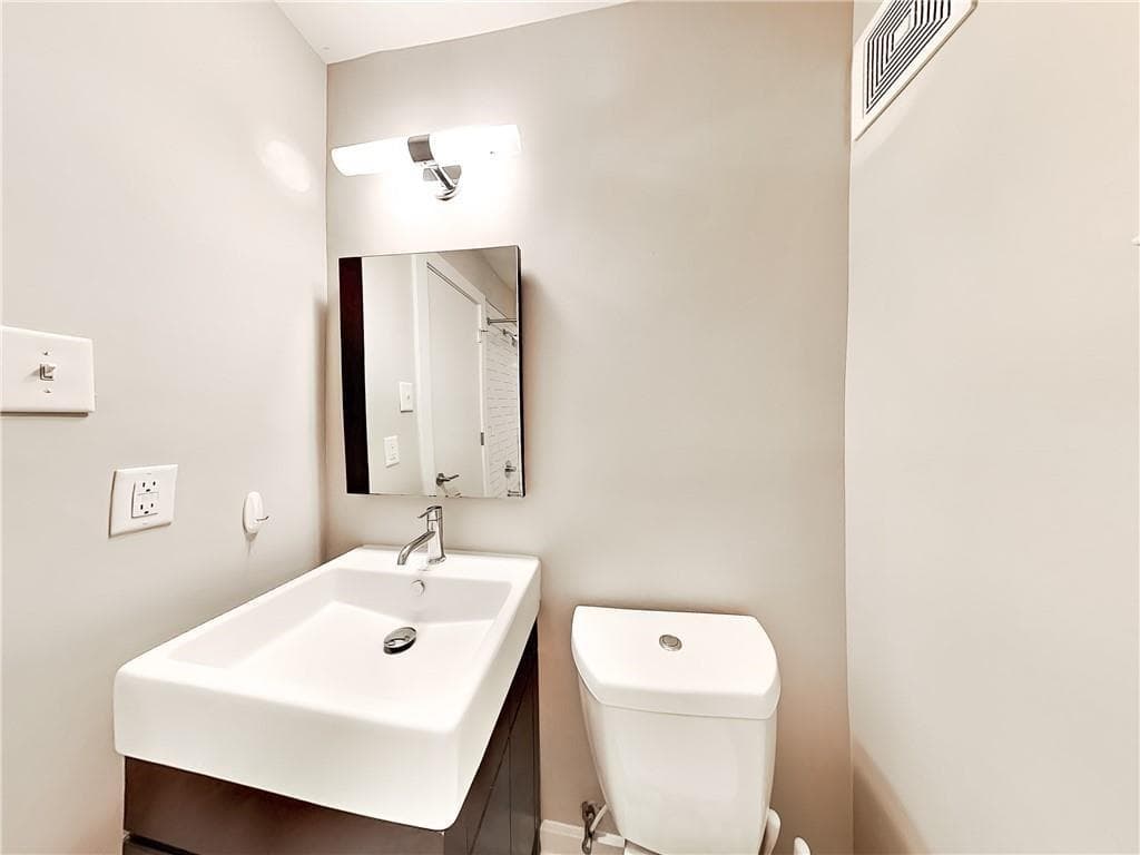 1 bedroom, 1 bathroom, 800 sq ft apartment for rent at 880 N Highland Avenue B3, Atlanta, GA 30306 for $1,625 a month — photo 8