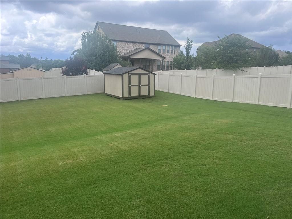 5 bedroom, 4 bathroom, 4,295 sq ft single family residence under contract at 808 Bufflehead Court, Stockbridge, GA 30281 — photo 5