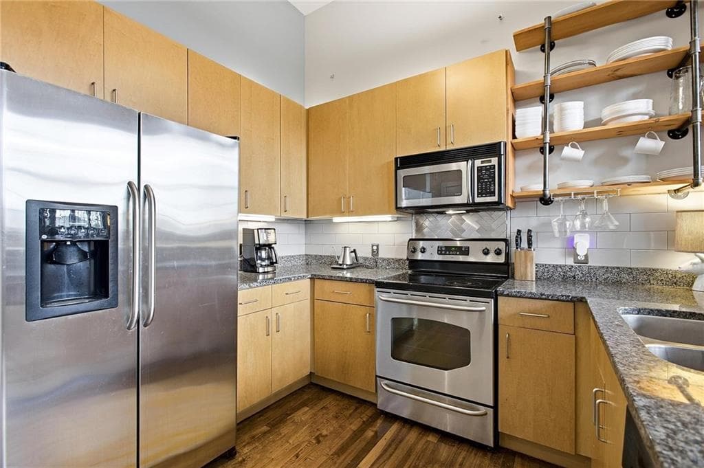 1 bedroom, 2 bathroom, 1,229 sq ft condominium under contract at 600 College Street 202, Hapeville, GA 30354 — photo 6