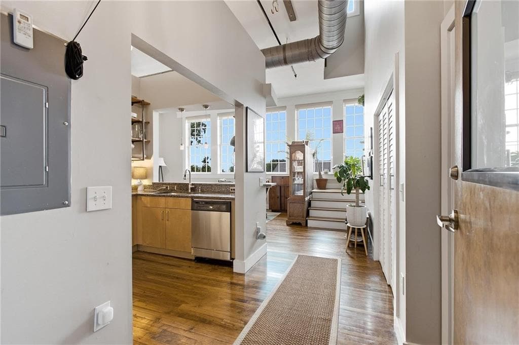 1 bedroom, 2 bathroom, 1,229 sq ft condominium under contract at 600 College Street 202, Hapeville, GA 30354 — photo 9