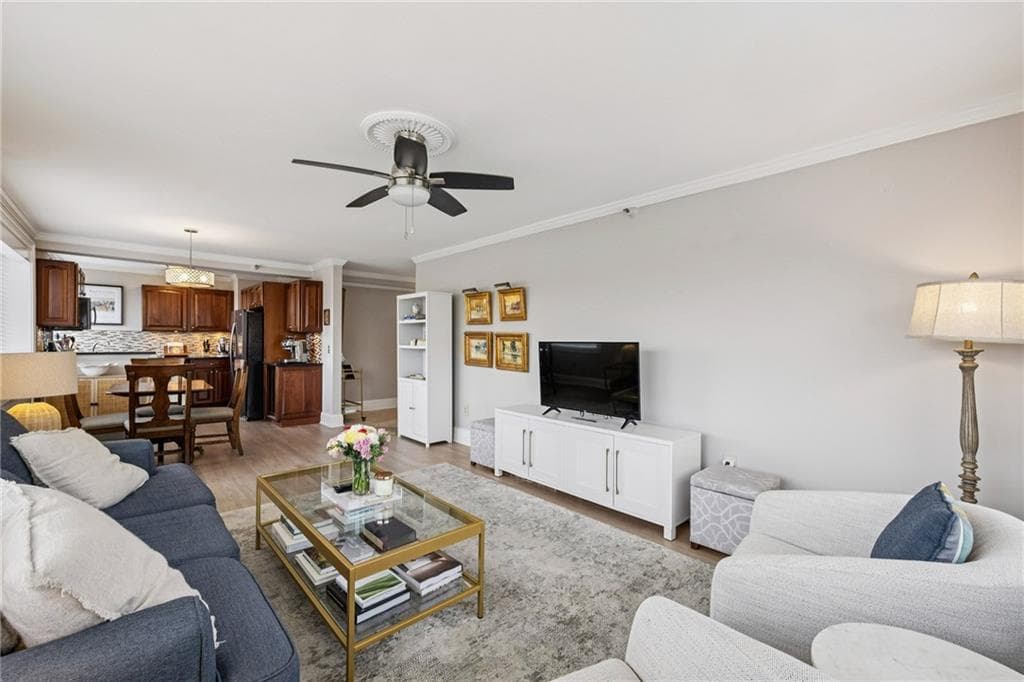 2 bedroom, 2 bathroom, 1,062 sq ft condominium for sale at 2479 Peachtree Road 515, Atlanta, GA 30305 — photo 5