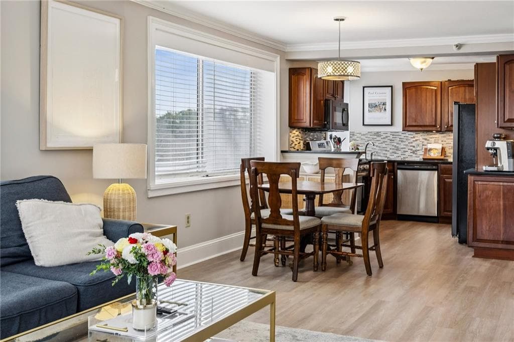 2 bedroom, 2 bathroom, 1,062 sq ft condominium for sale at 2479 Peachtree Road 515, Atlanta, GA 30305 — photo 6