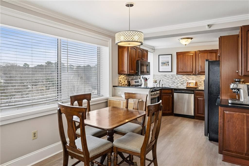 2 bedroom, 2 bathroom, 1,062 sq ft condominium for sale at 2479 Peachtree Road 515, Atlanta, GA 30305 — photo 8