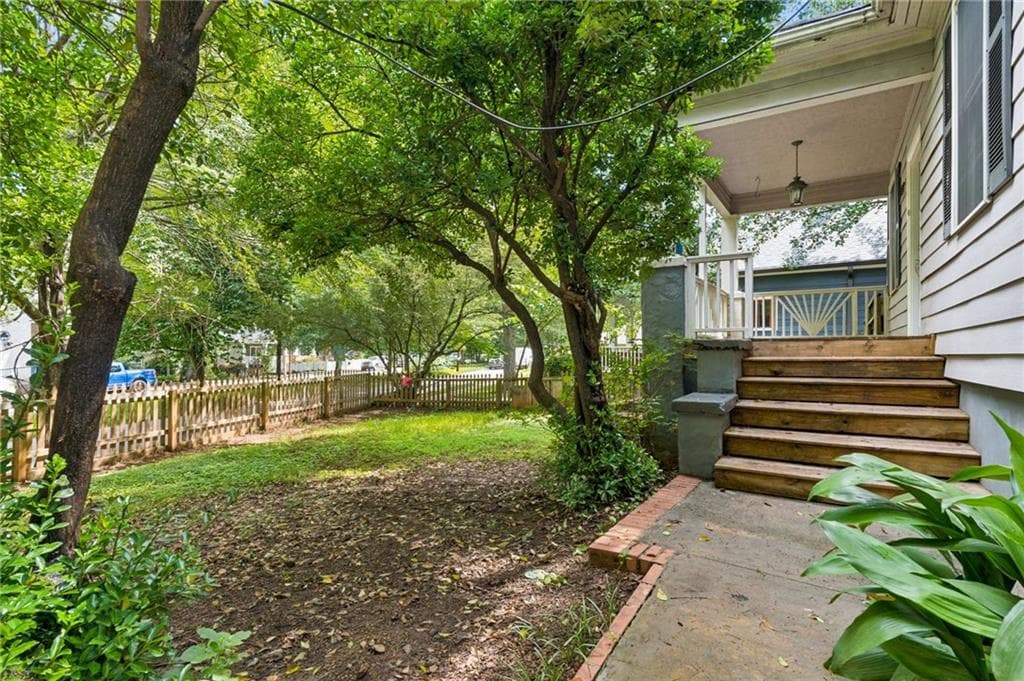 3 bedroom, 3 bathroom, 1,551 sq ft single family residence for sale at 1530 OAKVIEW Road, Decatur, GA 30030 — photo 8