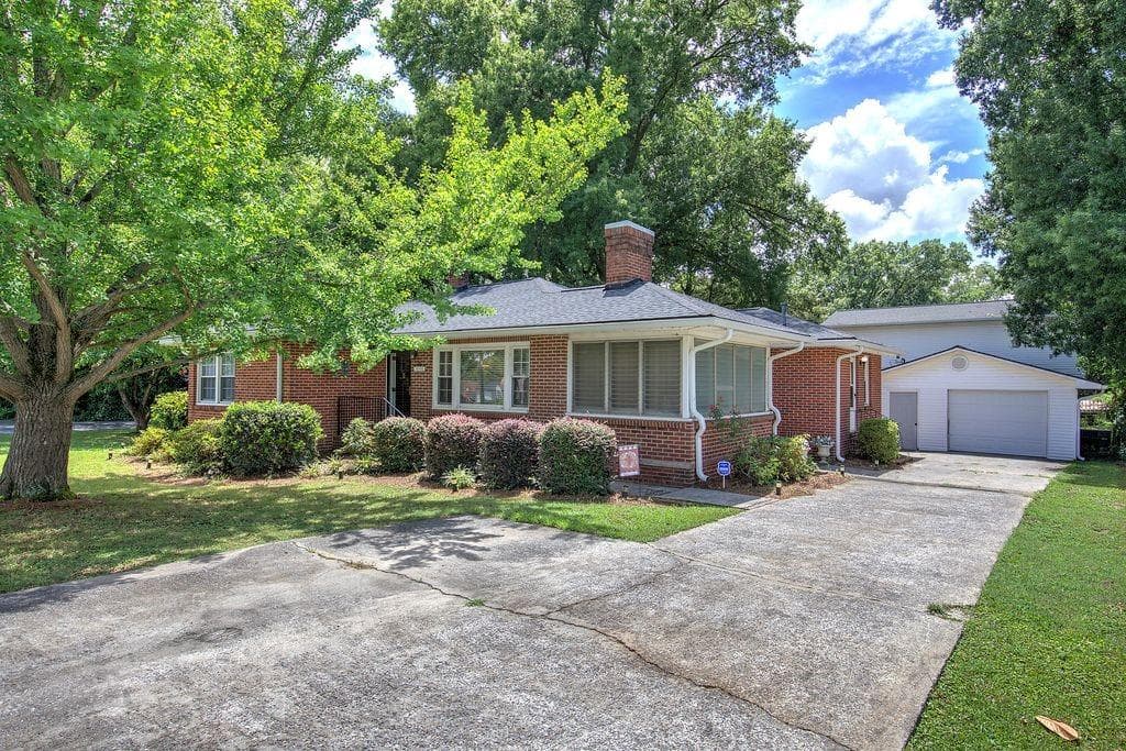 5 bedroom, 3 bathroom, 2,652 sq ft single family residence under contract at 409 Stonewall Street, Cartersville, GA 30120