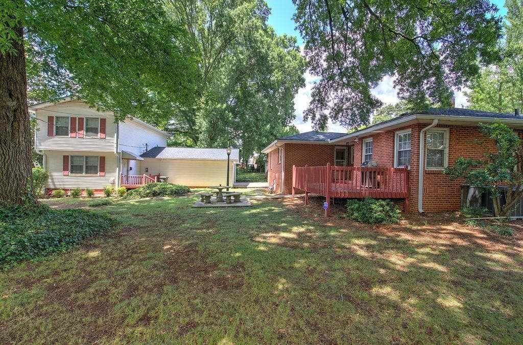5 bedroom, 3 bathroom, 2,652 sq ft single family residence under contract at 409 Stonewall Street, Cartersville, GA 30120 — photo 4
