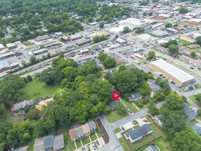 5 bedroom, 3 bathroom, 2,652 sq ft single family residence under contract at 409 Stonewall Street, Cartersville, GA 30120 — photo 6